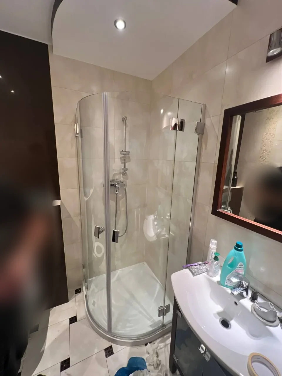 Narożna kabina prysznicowa po montażu — DobryHydraulik Lublin