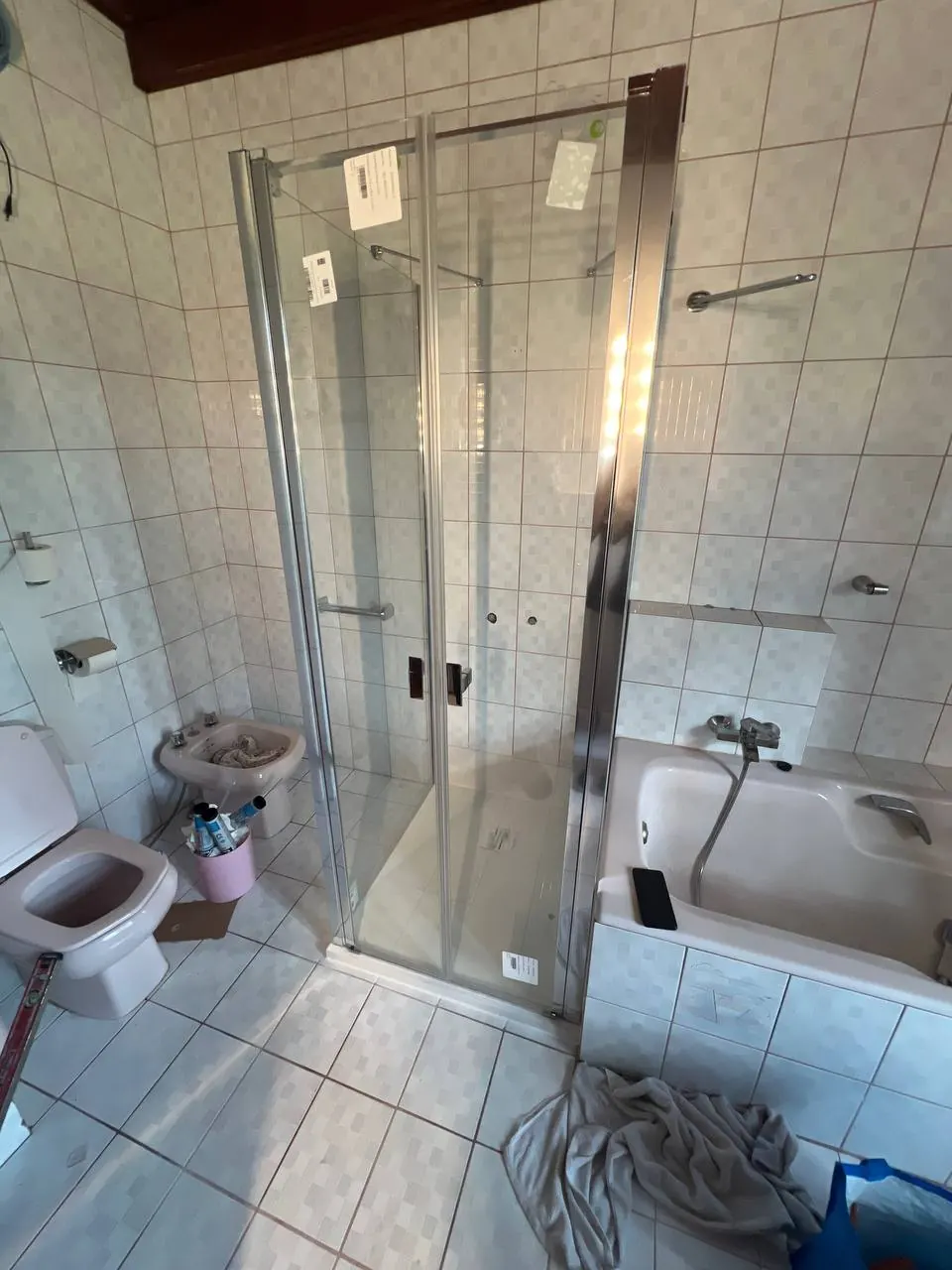Kabina prysznicowa ze srebrnym profilem — DobryHydraulik Lublin