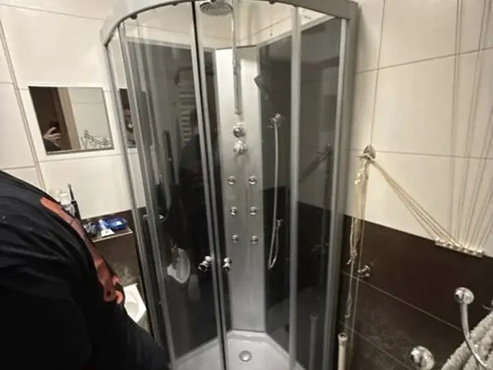 Bateria prysznicowa w kabinie narożnej — DobryHydraulik Lublin