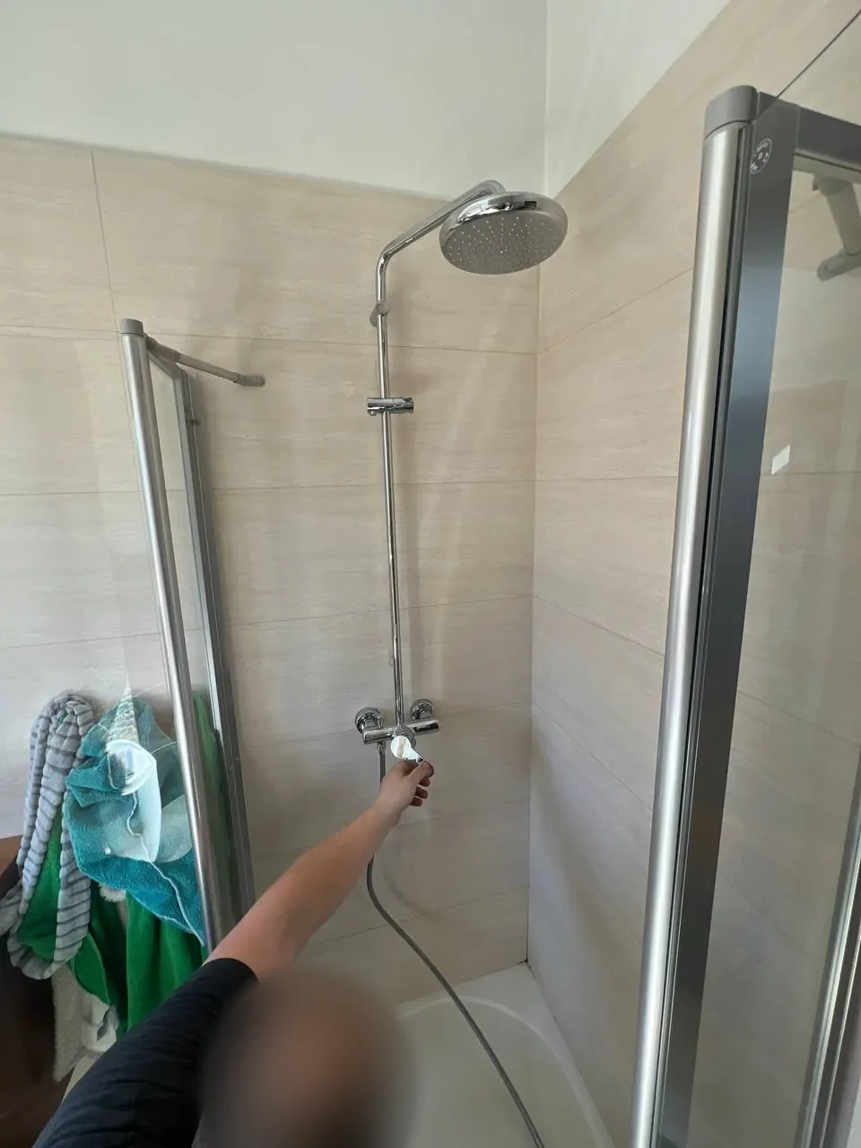 Deszczownica z baterią w kabinie prysznicowej — DobryHydraulik Lublin