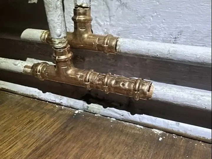 Zaprasowane trójniki na rurach miedzianych — DobryHydraulik Lublin