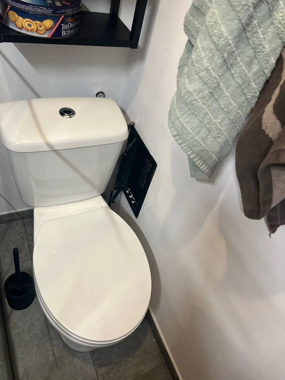 Kompakt WC z klapą serwisową stelaża — DobryHydraulik Lublin