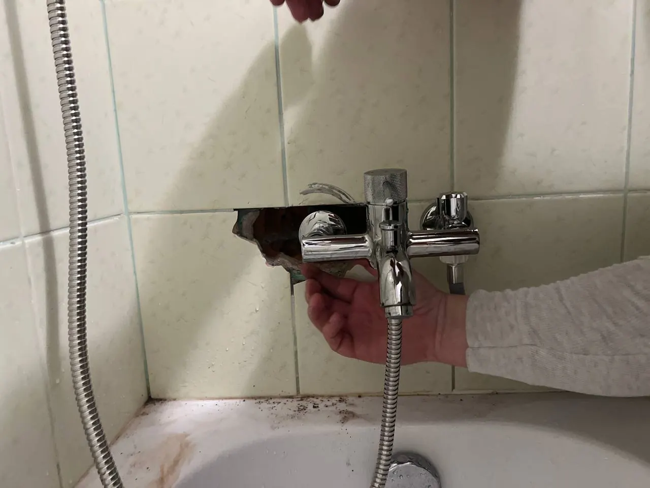 Naprawa wycieku przy baterii wannowej — DobryHydraulik Lublin